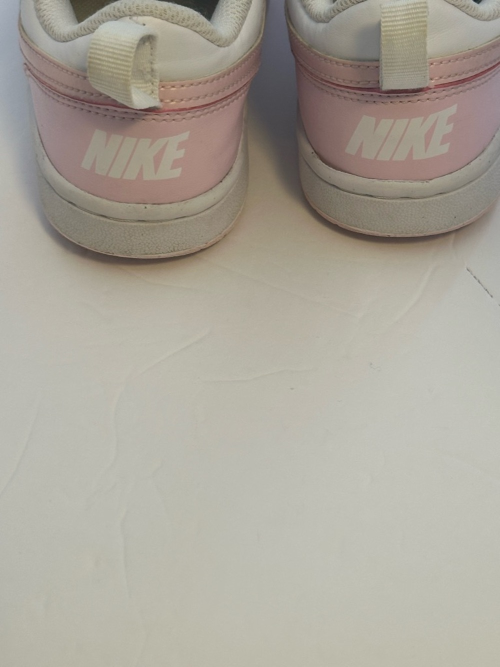 Nike Kids White and Light Pink Velcro Lace-Up Sneakers Size 1Y - Picture 4 of 6
